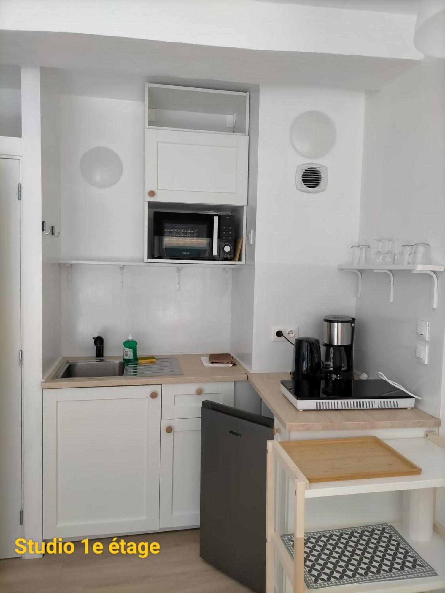 Le 1 St Yves Studios Трегье Экстерьер фото